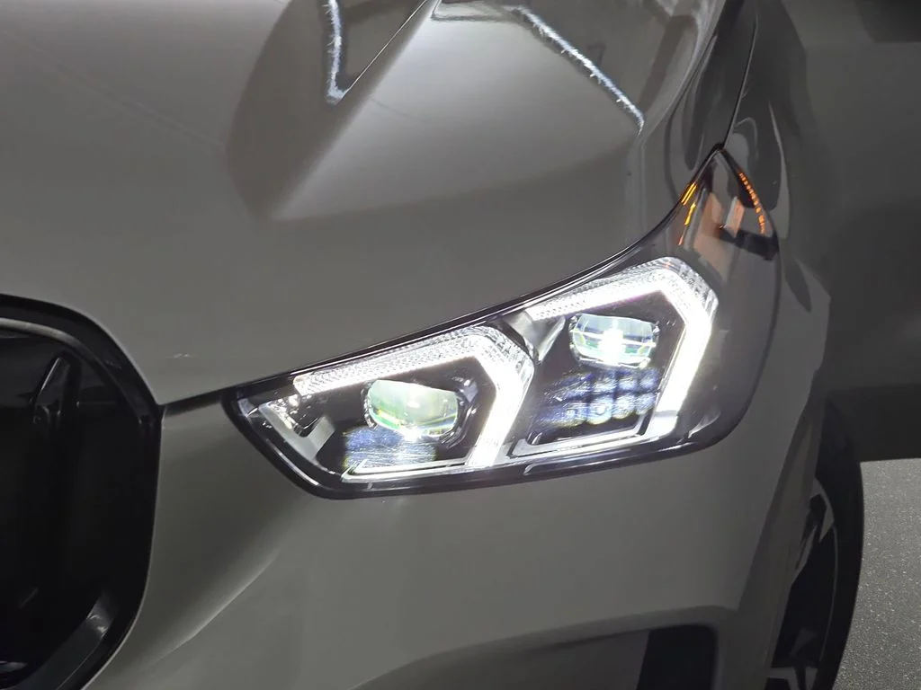 Used 2026 Space Silver Metallic BMW xDrive28i image 32
