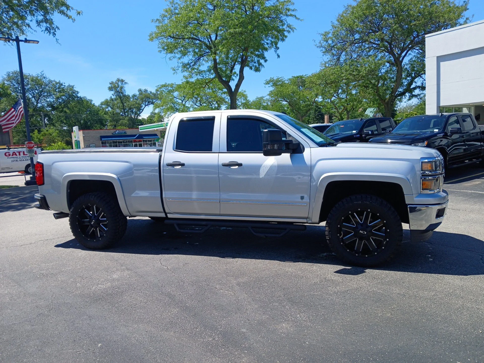 Used 2014 Silver Ice Metallic Chevrolet LT image 3