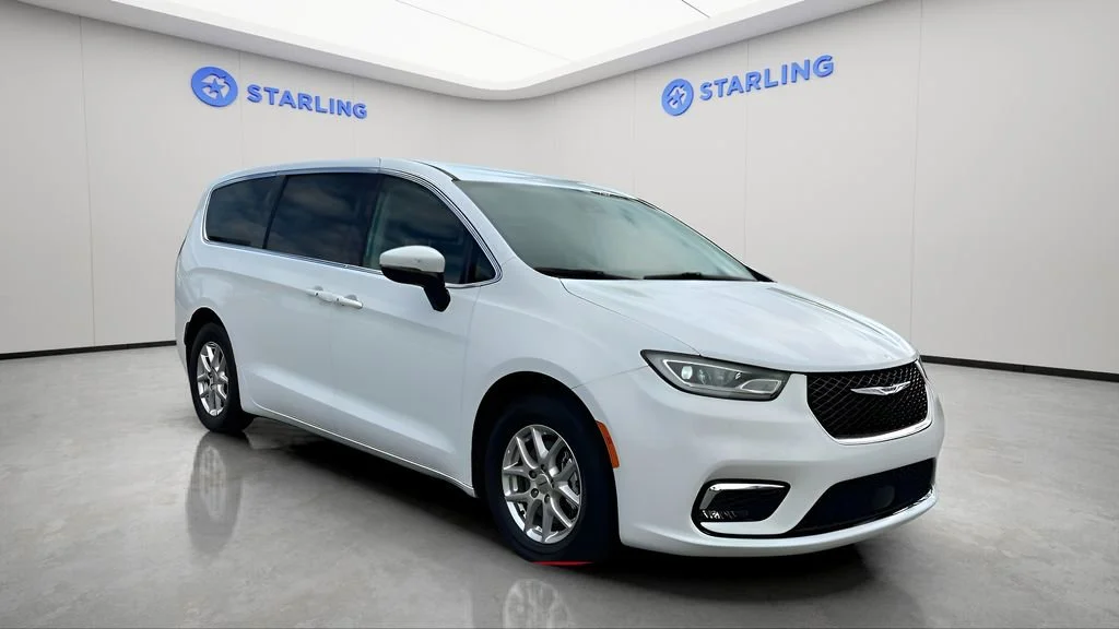Used 2023 White Chrysler Touring L image 10