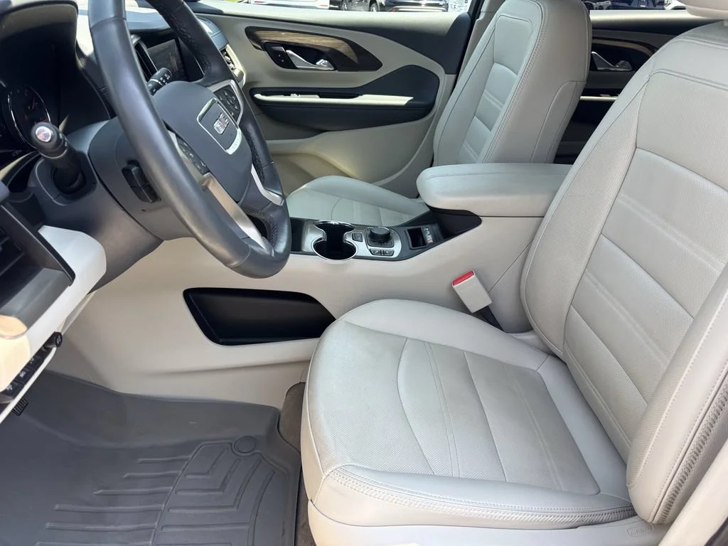 Used 2023 WHITE FROST TRICOAT GMC Denali image 16