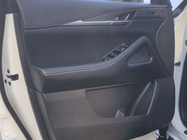 Used 2023 White INFINITI LUXE image 30
