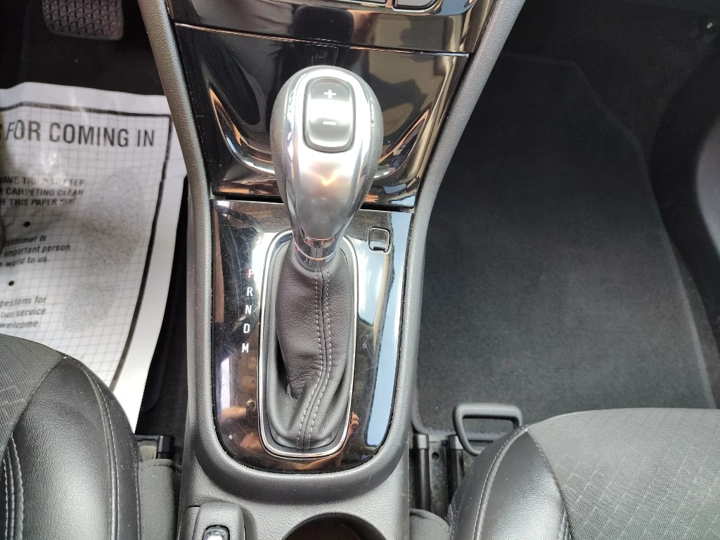 Used 2021 Summit White Buick Preferred image 17