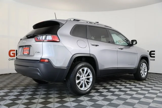 Used 2020 Silver Jeep Latitude image 23