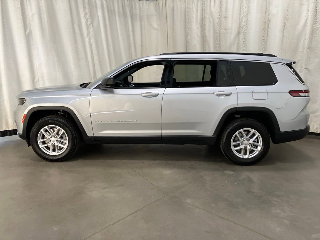 New 2026 Silver Zynith Exterior Paint Jeep Laredo X image 25