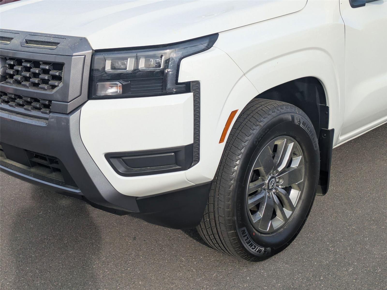 New 2026 Glacier White Nissan SV image 9