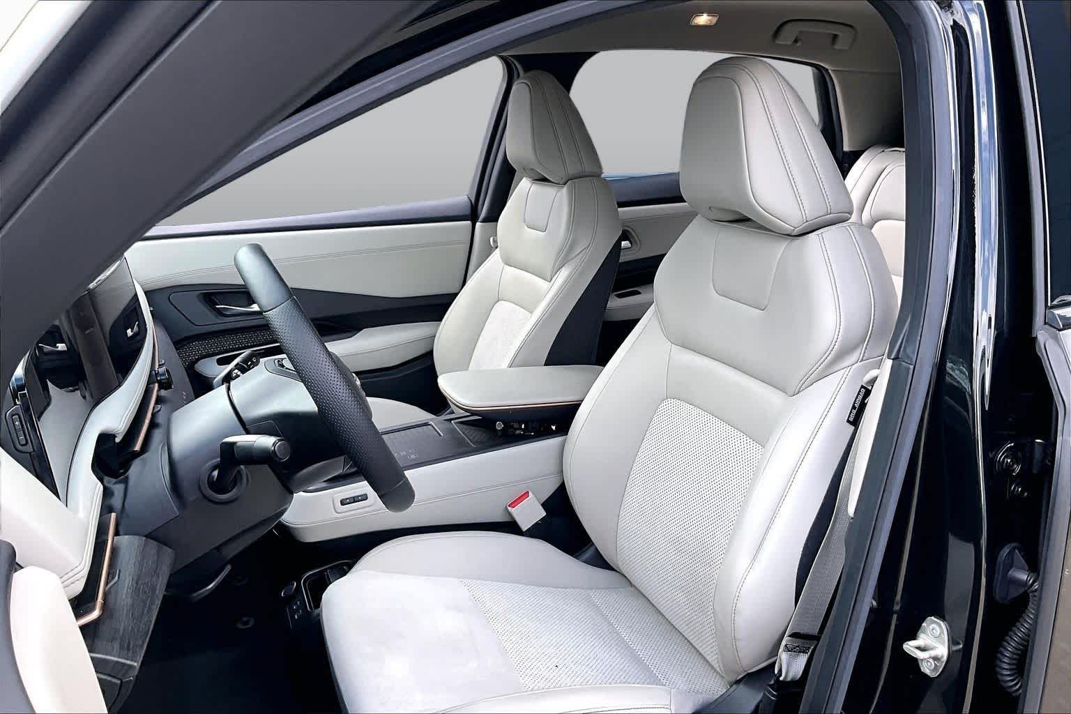 Used 2023 Black Diamond Pearl Nissan ENGAGE image 7