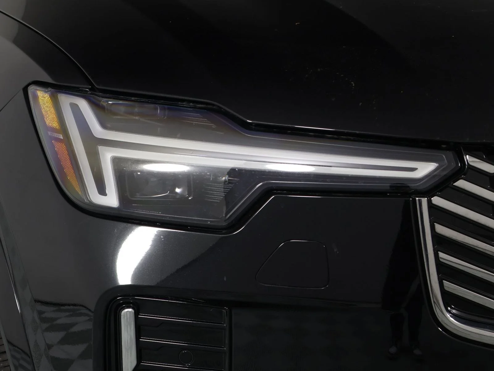 New 2026 Black Volvo T8 Plus image 14