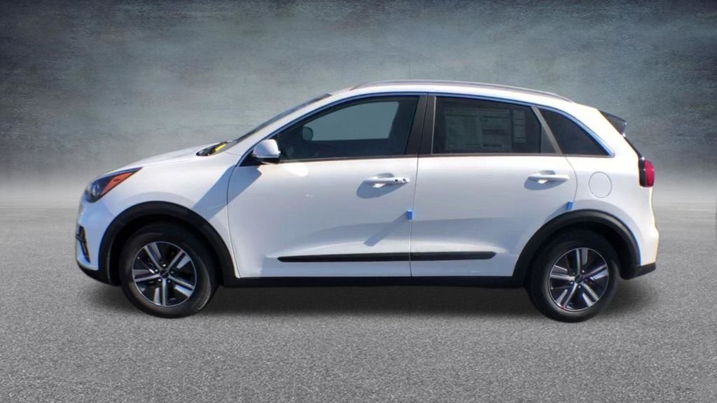 Used 2022 White Kia EX Premium image 10