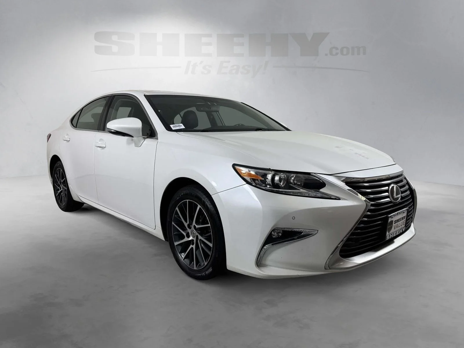 Used 2016 White Lexus 350 image 2