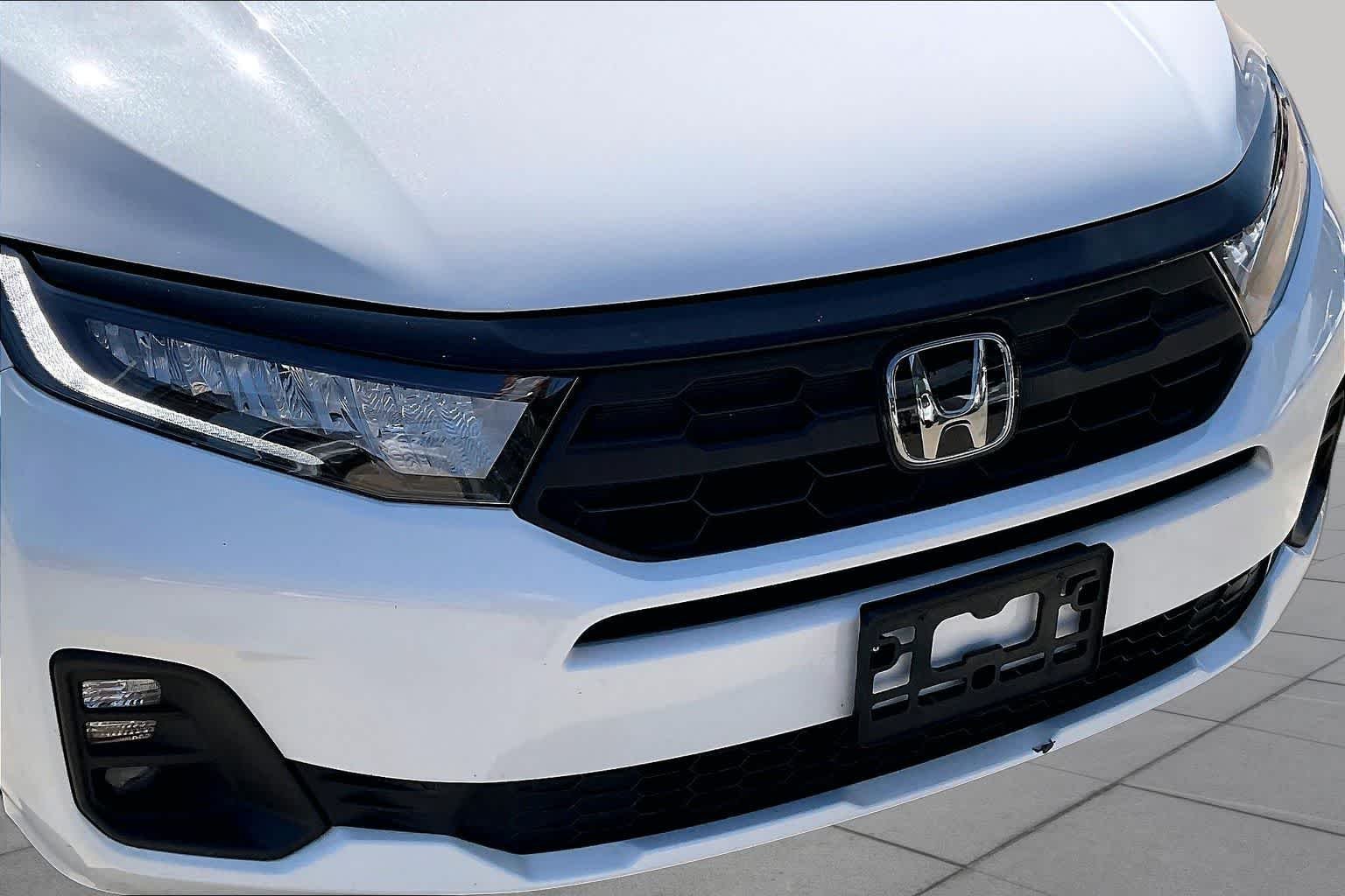 Used 2025 Platinum White Pearl Honda Sport-L image 29