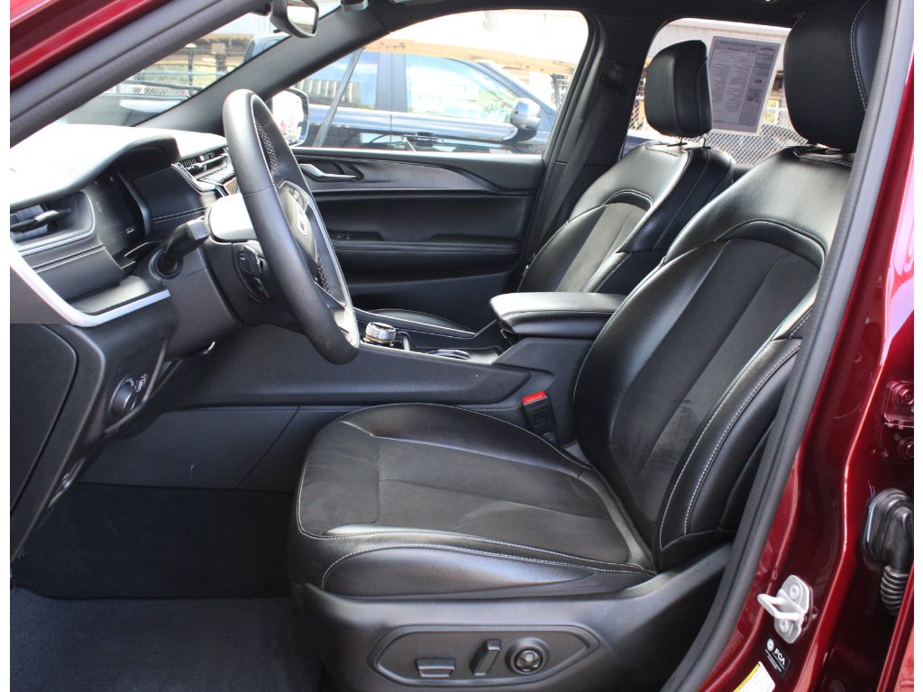 Used 2024 Velvet Red Pearlcoat Jeep Altitude image 3