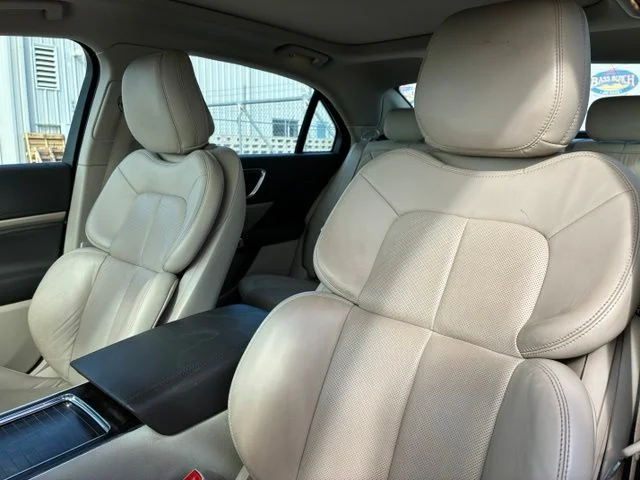 Used 2019 White Platinum Clearcoat Metallic Lincoln Select image 7