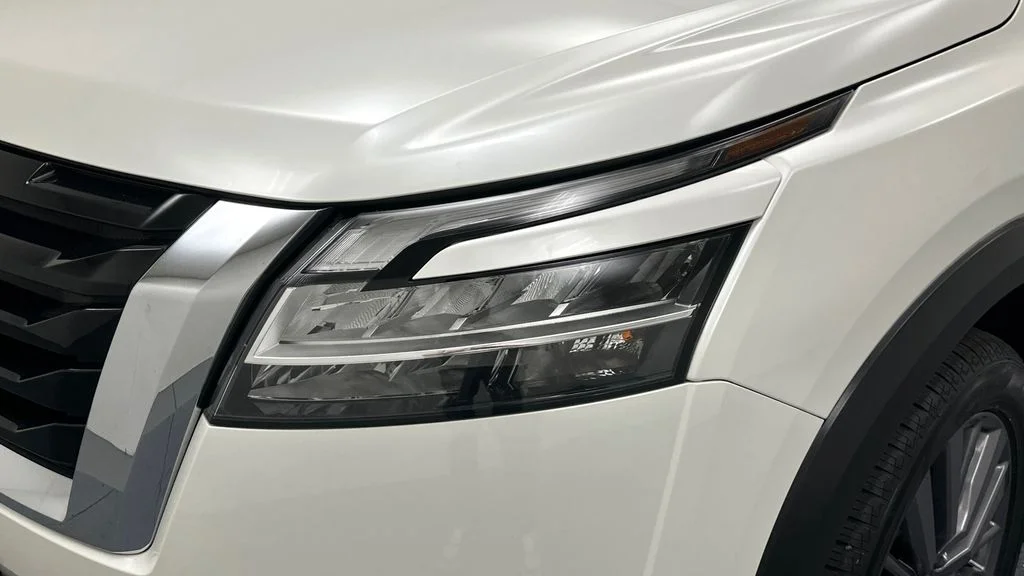 Used 2023 White Nissan SL image 21