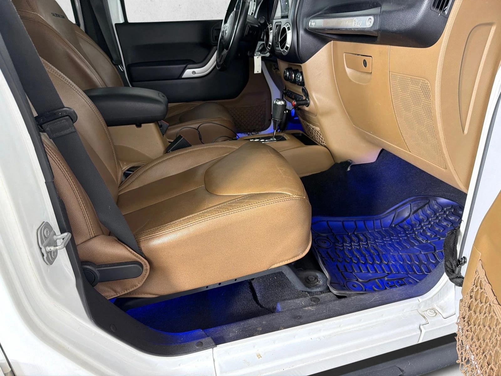 Used 2016 Bright White Clearcoat Jeep Rubicon image 13