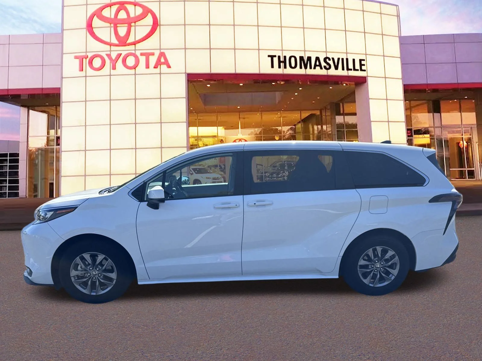 Used 2024  Toyota  image 8