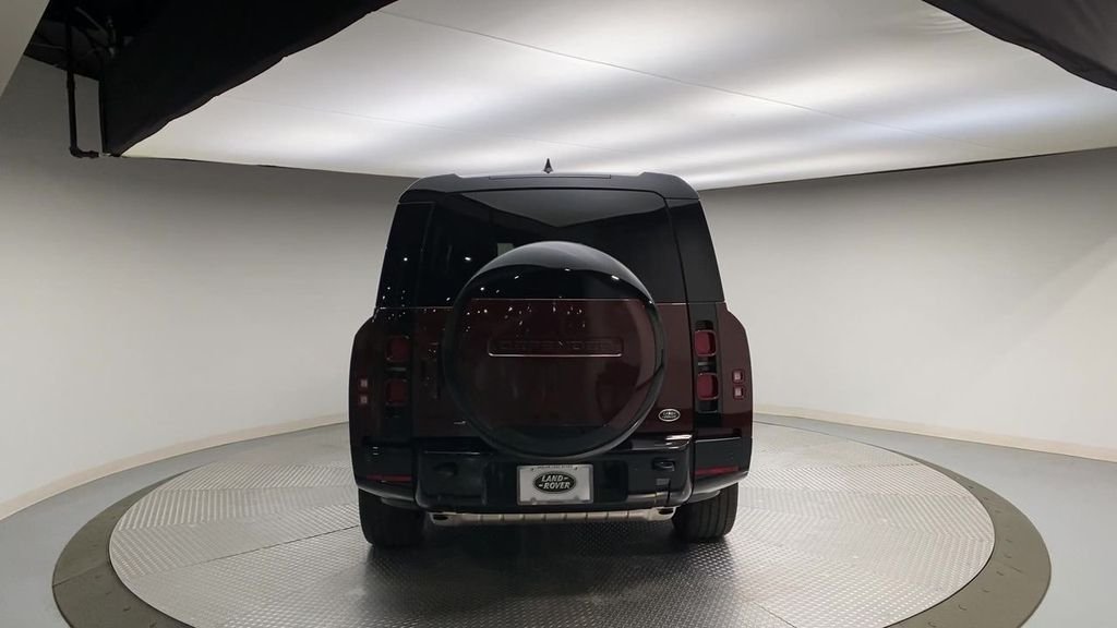 Used 2023 Sedona Red Land Rover X-Dynamic SE image 7
