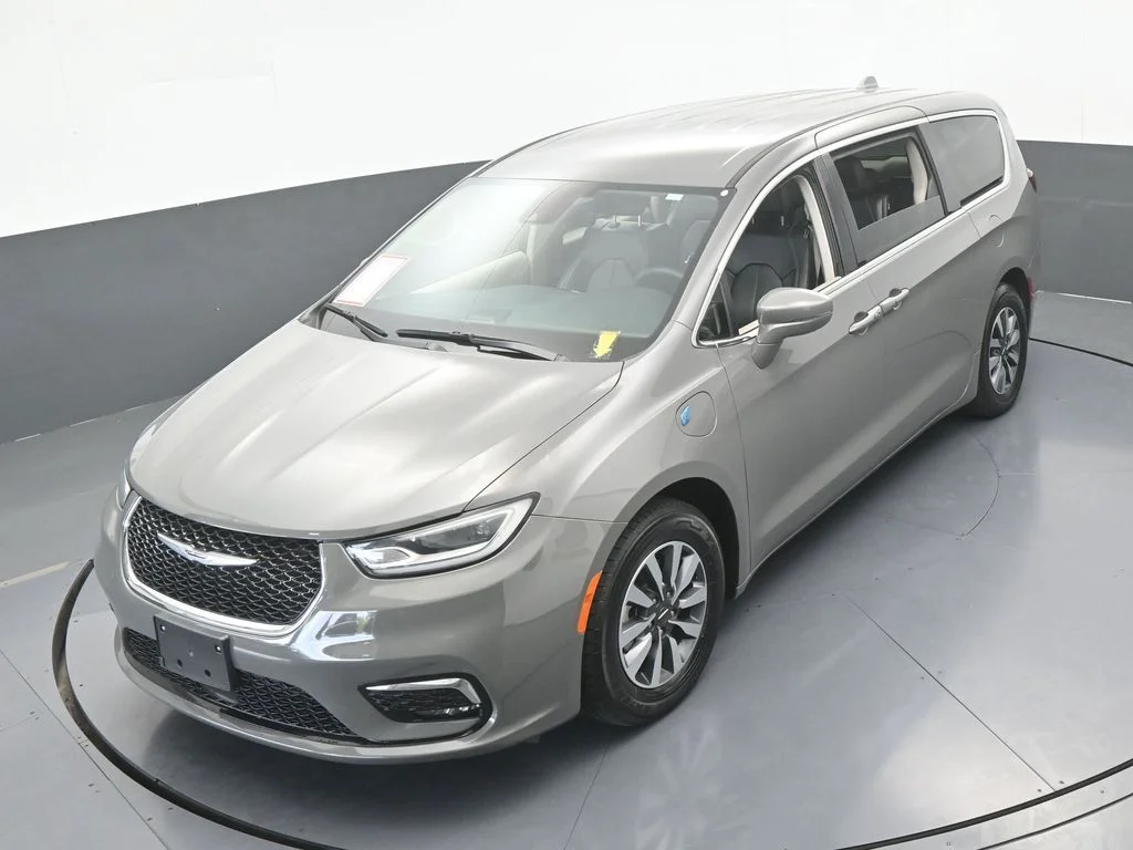 Used 2022 Ceramic Gray Clearcoat Chrysler Touring L image 50