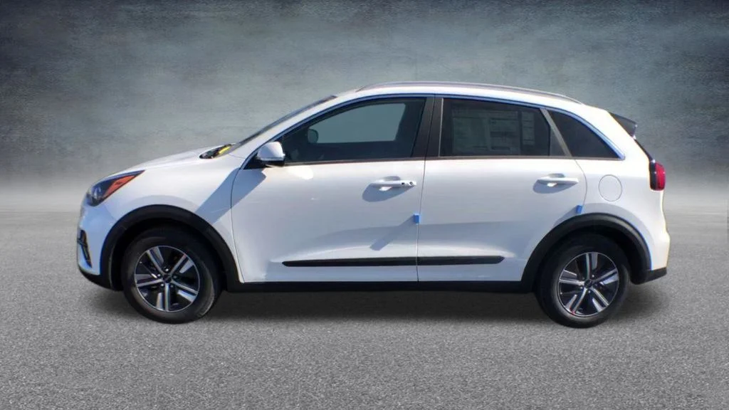 Used 2022 White Kia EX Premium image 10