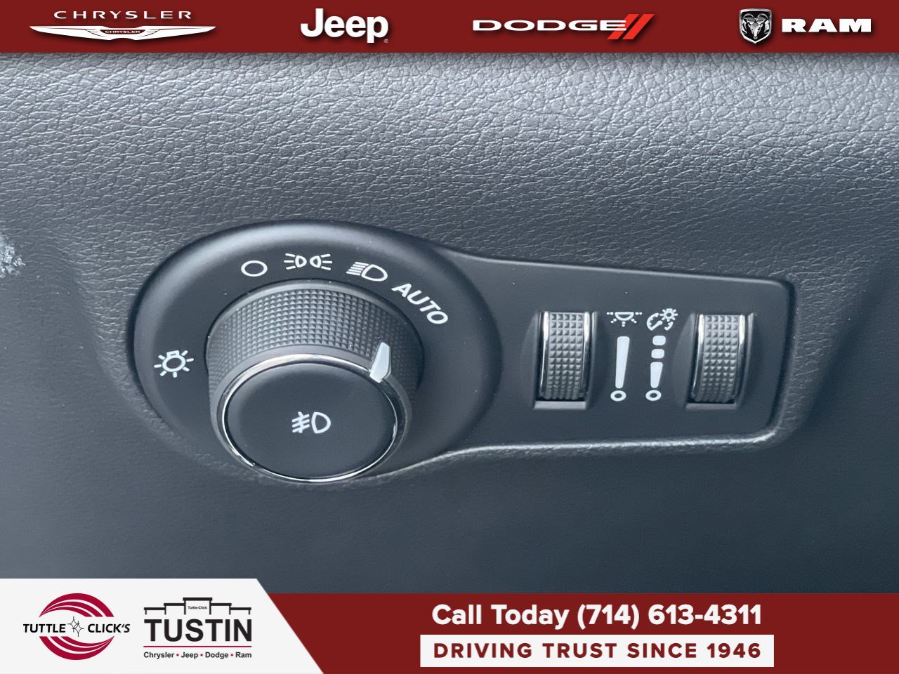 New 2026 Bright White Clearcoat Jeep Latitude image 23