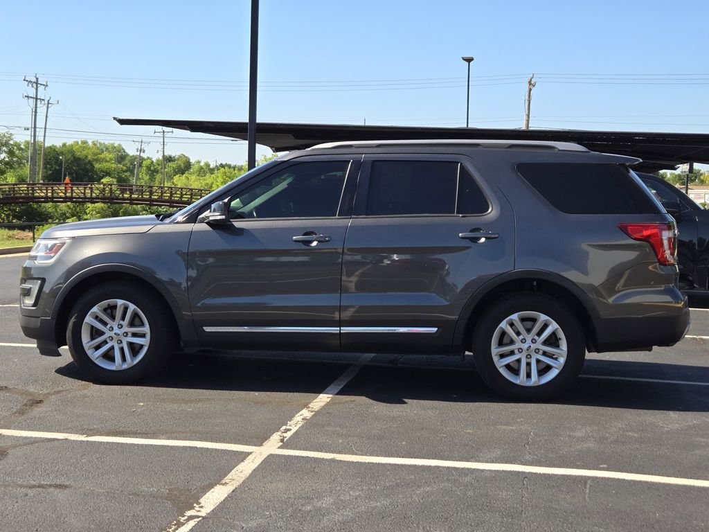 Used 2017 Gray Ford XLT image 4