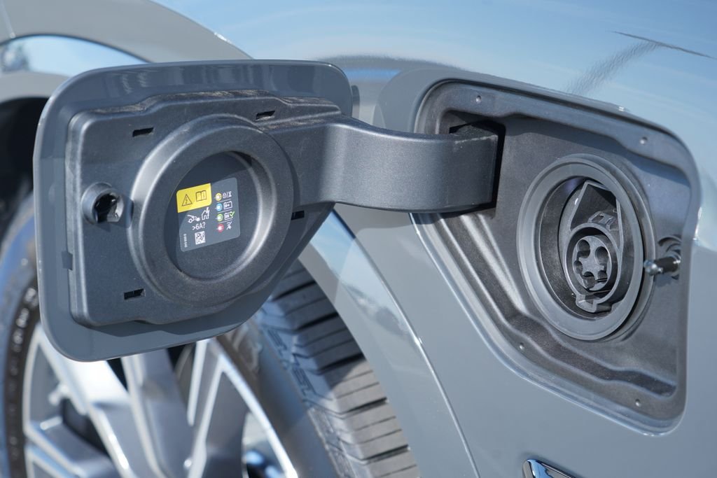 New 2026 Dravit Grey Metallic BMW xDrive50e image 6
