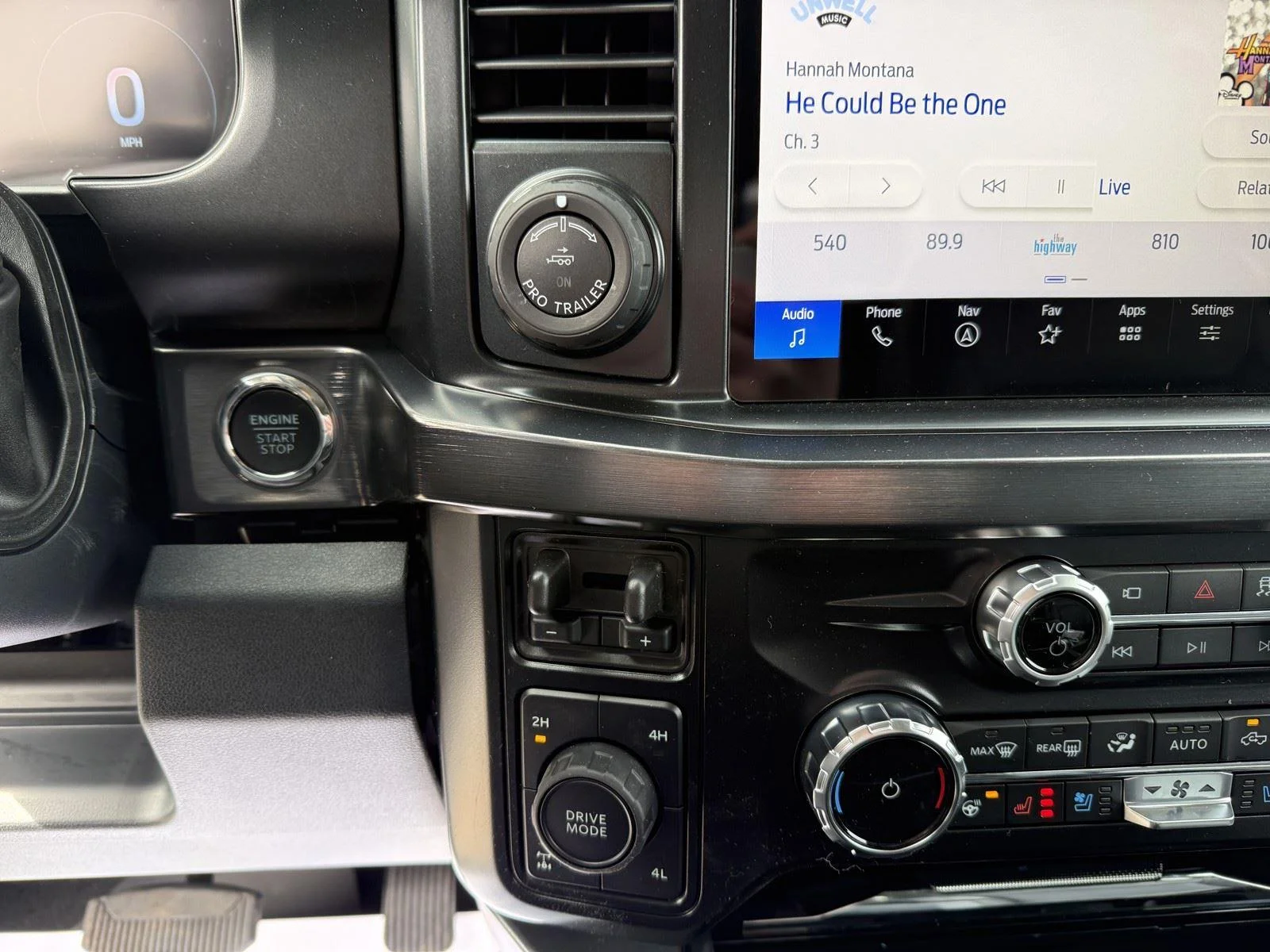 New 2026 Star White Metallic Tri-Coat Ford LARIAT image 24