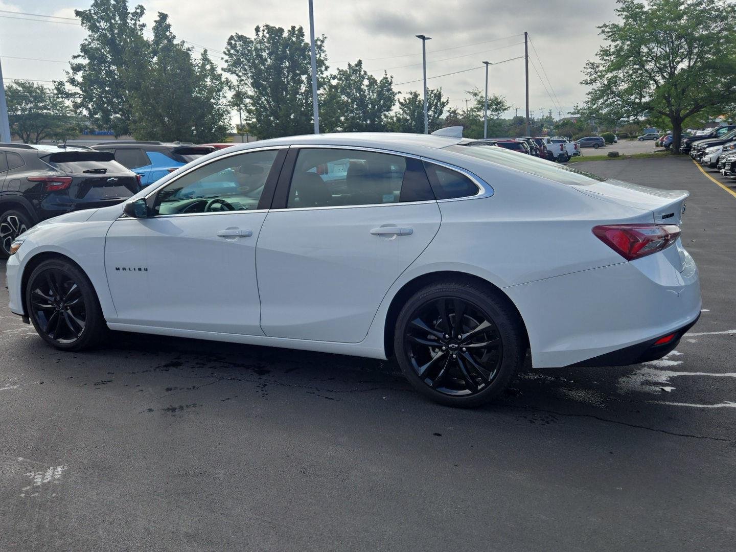 Used 2024 Summit White Chevrolet LT image 3