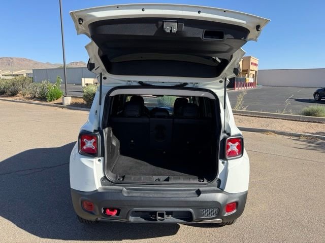 Used 2022 Alpine White Clearcoat Jeep Trailhawk image 36