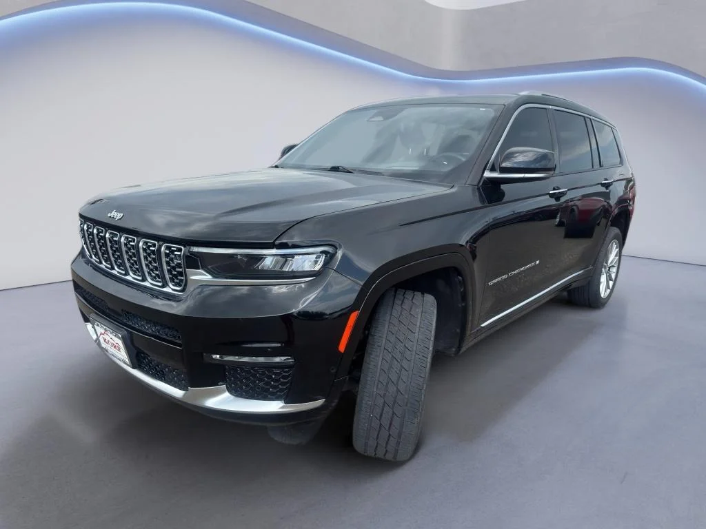 Used 2022 Diamond Black Crystal Pearlcoat Jeep Summit image 2