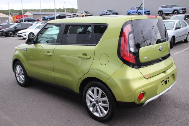 Used 2018 Green Kia Plus image 23