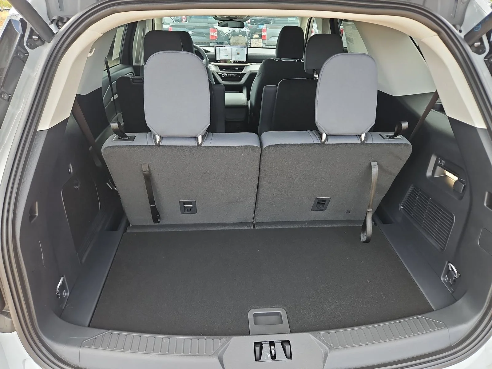 New 2026 Space White Metallic Ford Active image 6