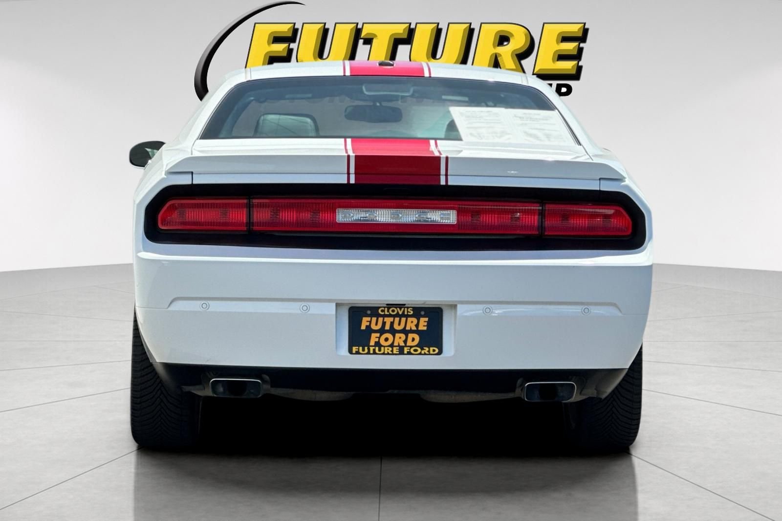 Used 2013 White Dodge SXT image 4