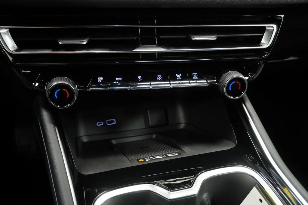 New 2027 Summit White Chevrolet LT image 19