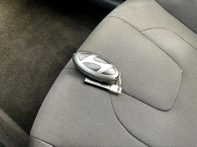Used 2025 Red Hyundai SEL Convenience image 35