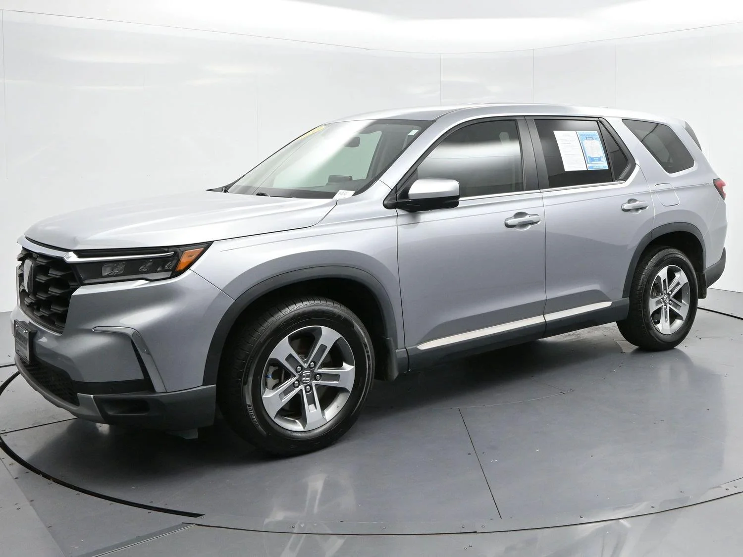 Used 2024 Lunar Silver Metallic Honda EX-L image 3