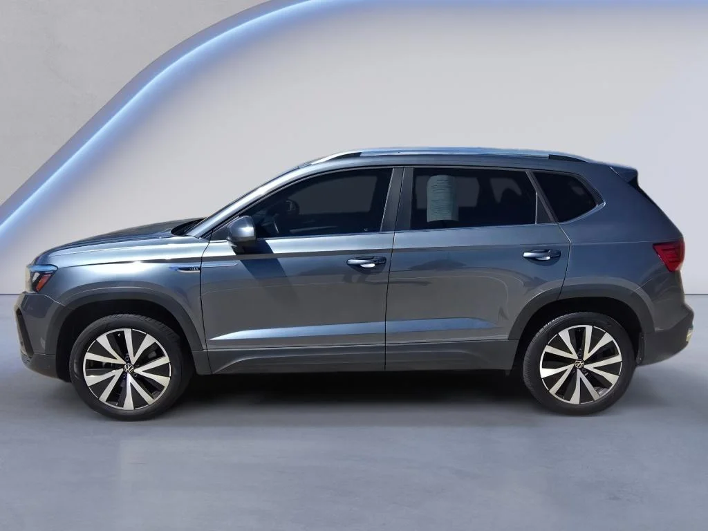 Used 2022 Platinum Gray Metallic Volkswagen SE image 2