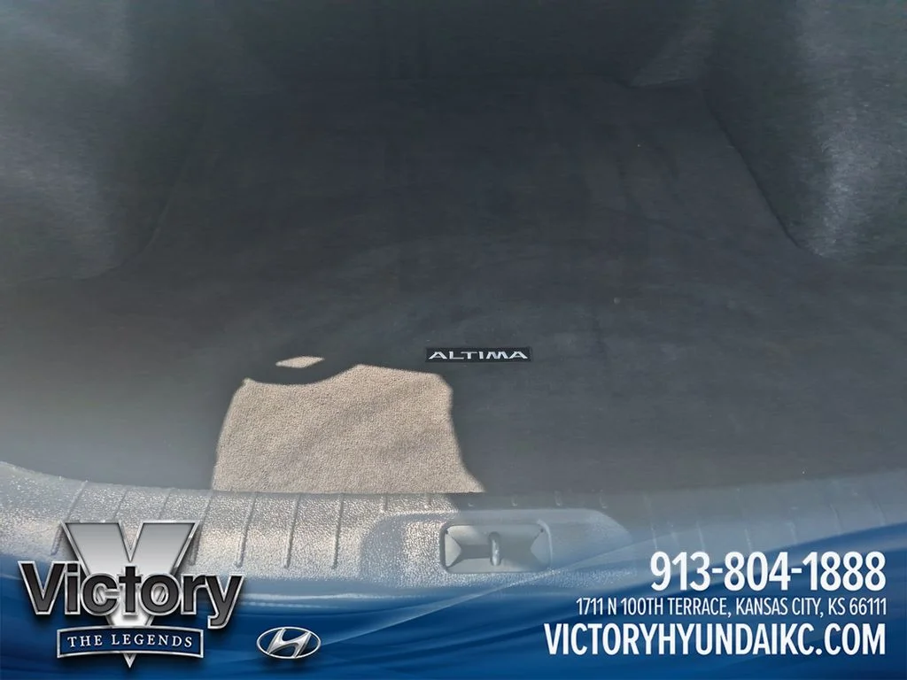 Used 2025 White Nissan 2.5 SV image 21