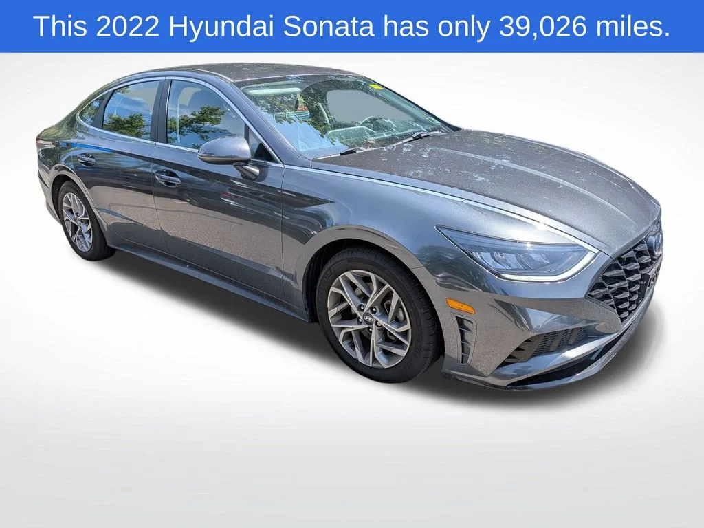 Used 2022 Gray Hyundai SEL image 1