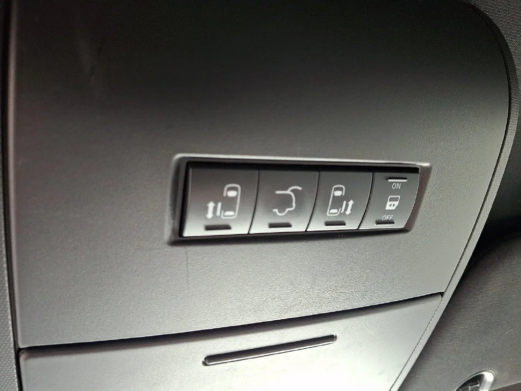 Used 2019 Red Dodge SXT image 23