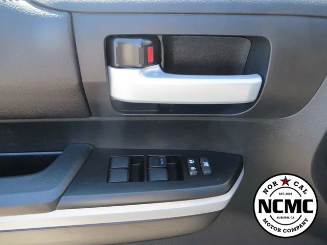 Used 2018 Silver Toyota SR5 image 20