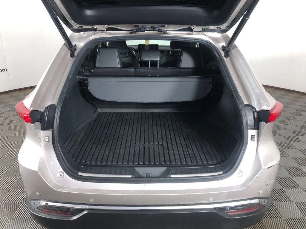 Used 2021 Silver Toyota XLE image 19