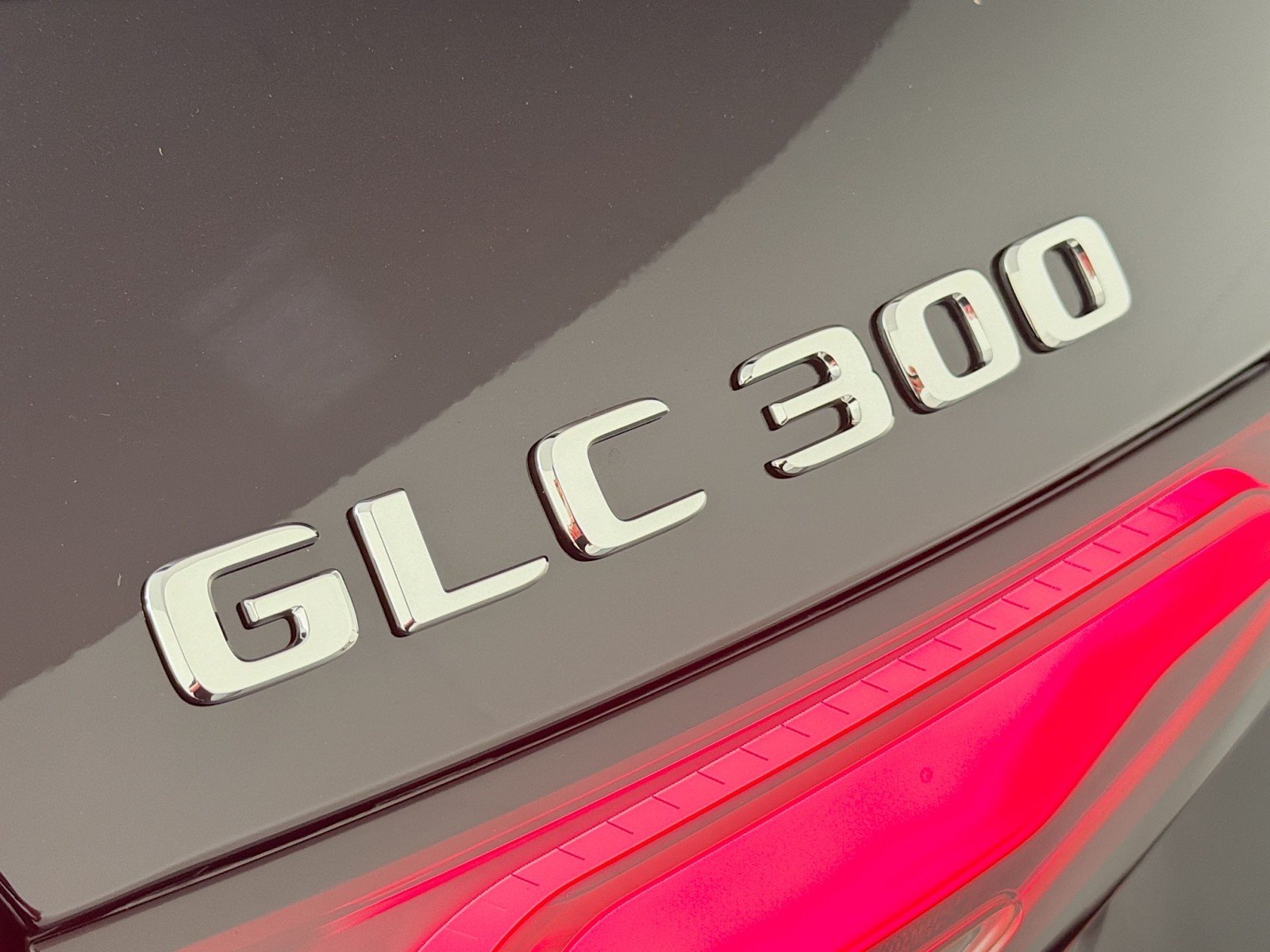 New 2026 Black Mercedes-Benz GLC 300 SUV image 4