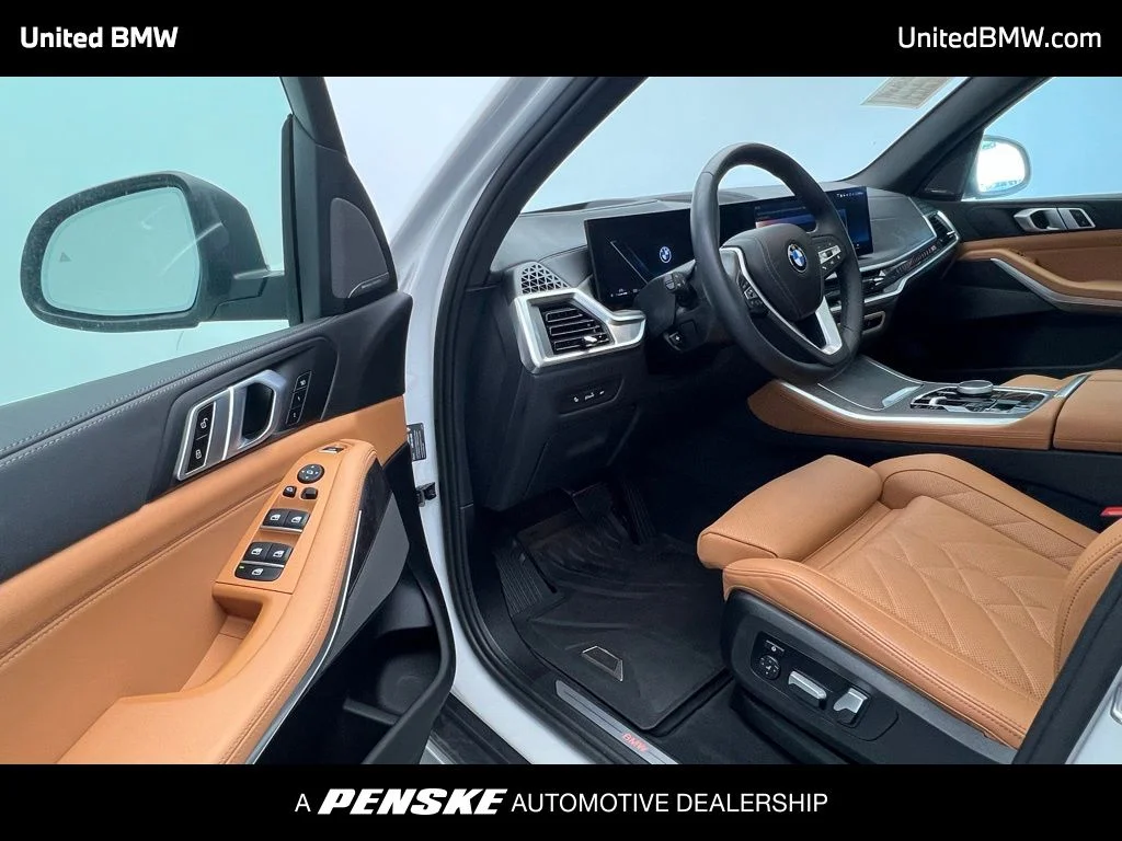 Used 2025 White Metallic BMW xDrive40i image 22