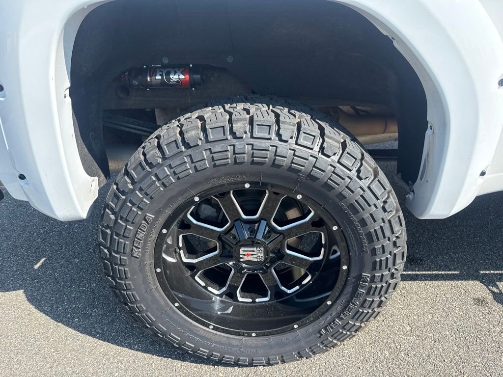 Used 2020 White GMC AT4 image 9