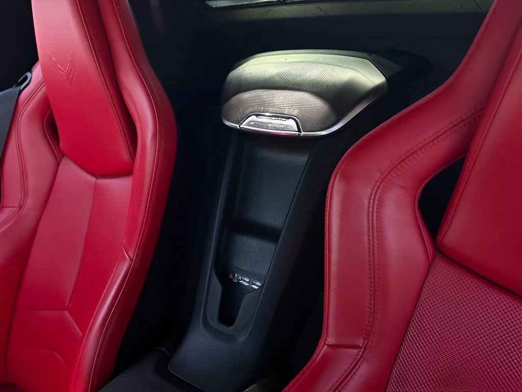 Used 2022 White Chevrolet Stingray image 28