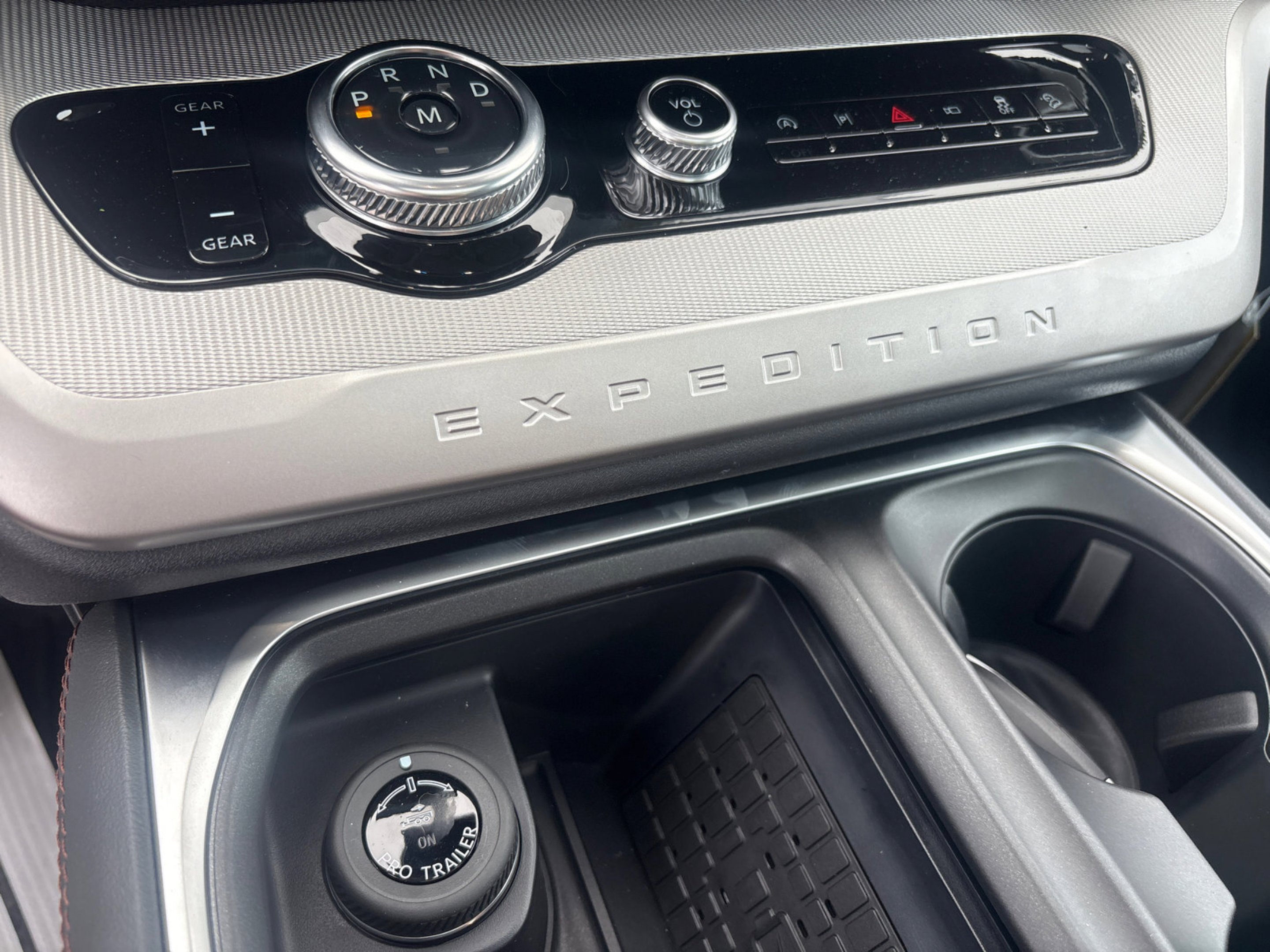 2025 Ford Expedition Active - Photo 24