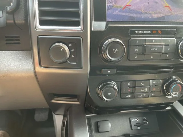 Used 2015 Silver Ford XLT image 32