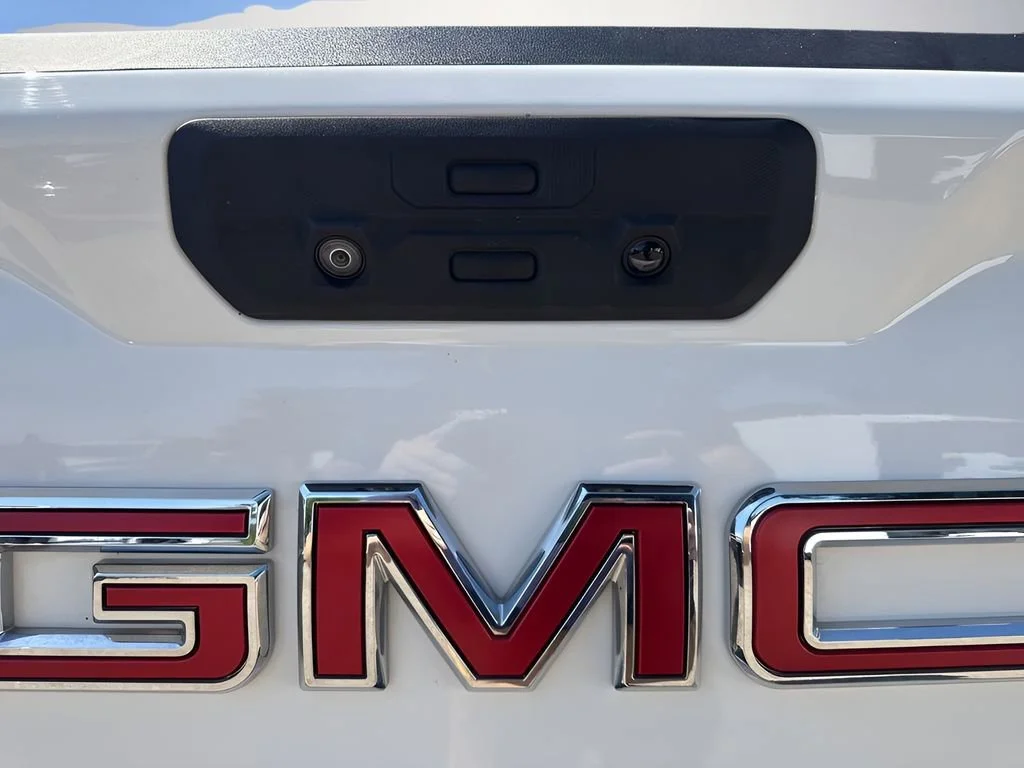 Used 2021 SUMMIT WHITE GMC Elevation image 33