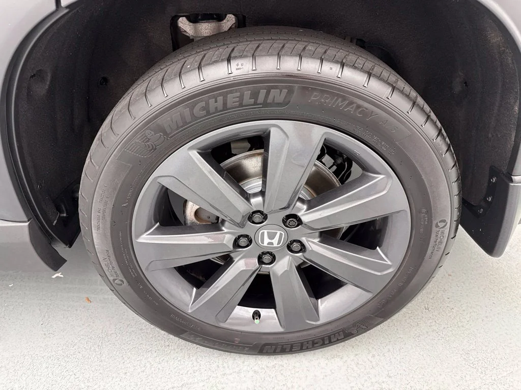 2025 Honda Pilot SPORT SUV Slide 5