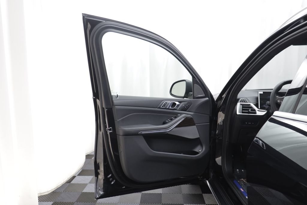 New 2026 Black Sapphire Metallic BMW xDrive50e image 5